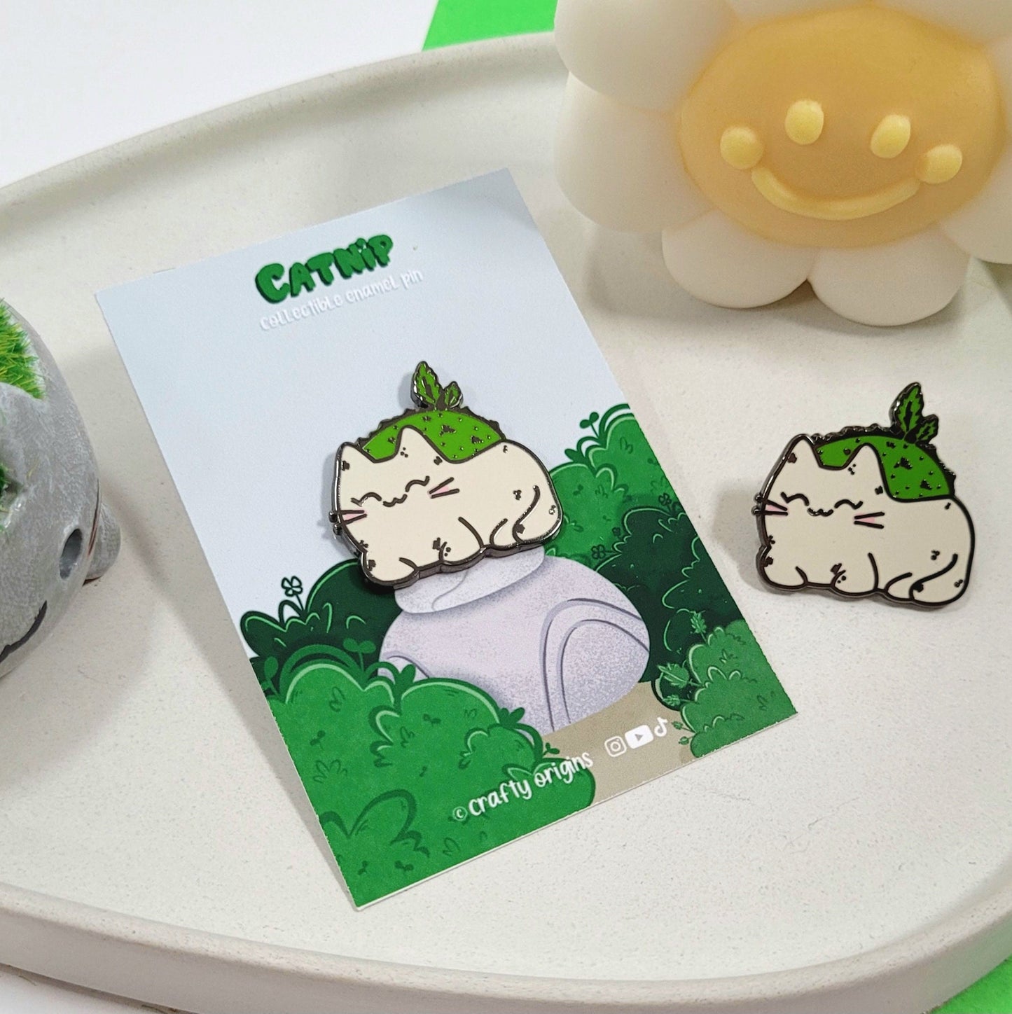 Hard Enamel Pin - Cat Plant Enamel Pin - Collar Lapel Pin - Plant lover pin - Cat lover pin - Kawaii Backpack Pin - Forest core