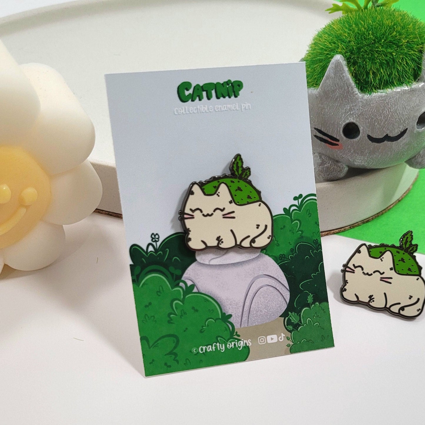 Hard Enamel Pin - Cat Plant Enamel Pin - Collar Lapel Pin - Plant lover pin - Cat lover pin - Kawaii Backpack Pin - Forest core