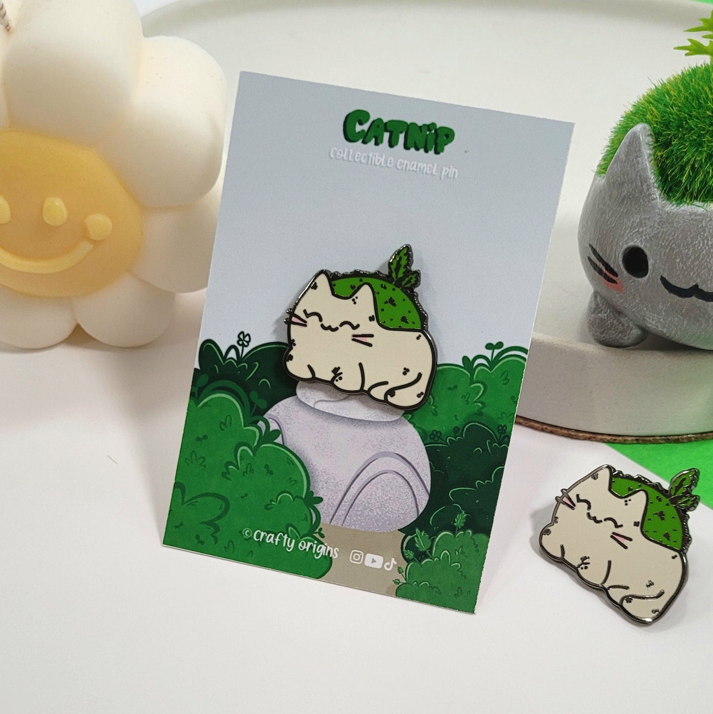 Hard Enamel Pin - Cat Plant Enamel Pin - Collar Lapel Pin - Plant lover pin - Cat lover pin - Kawaii Backpack Pin - Forest core