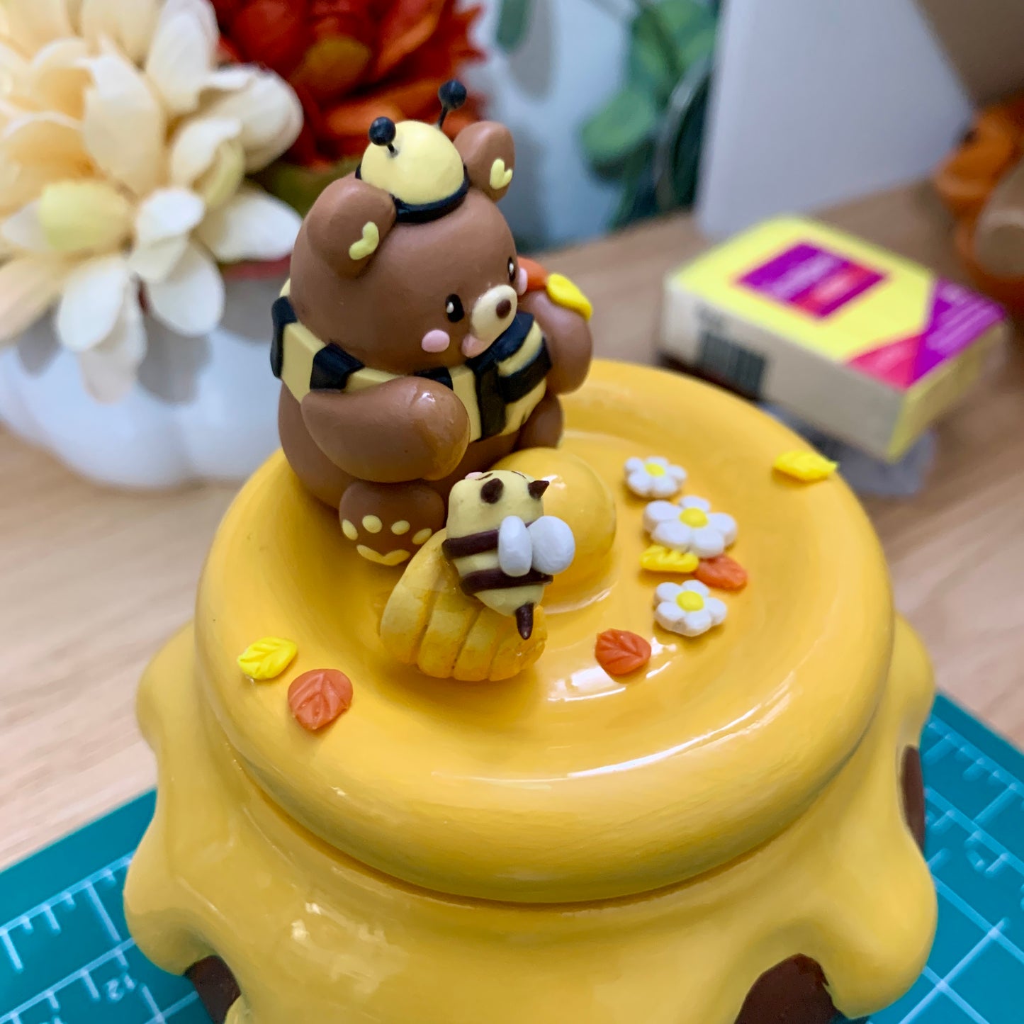 Honey Bear & Buzzbee Honey Pot [PRE-ORDER]