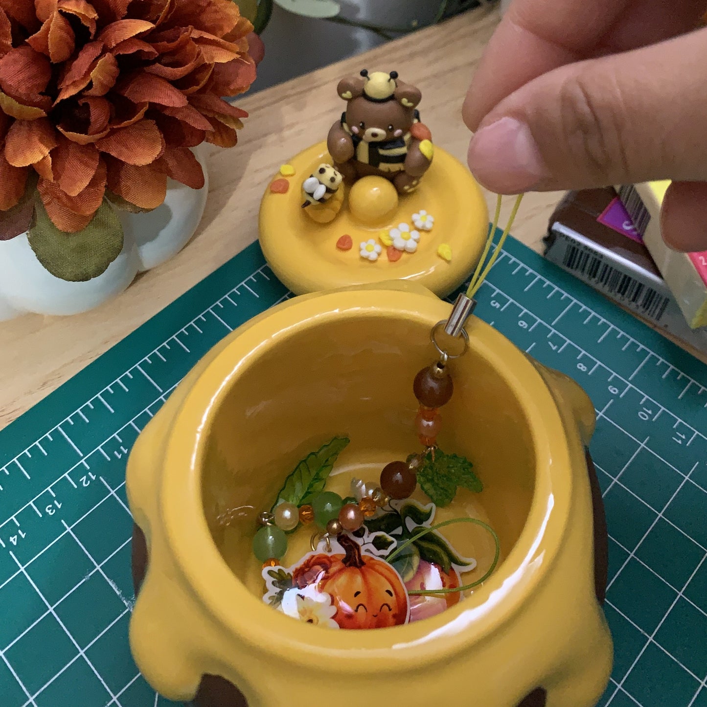 Honey Bear & Buzzbee Honey Pot [PRE-ORDER]